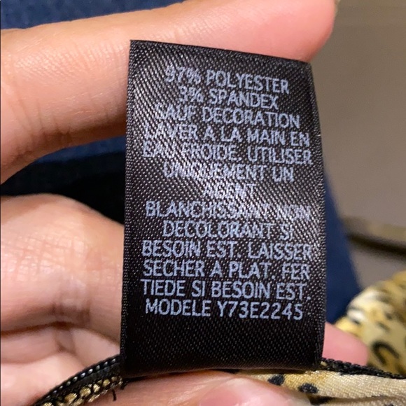 Beautiful tank top from Guess. - Picture 5 of 5